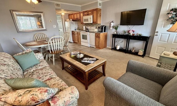 Admiral Estates Condo | Cape Roc Unit 306 Beach Block With Pool