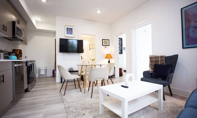 Northeast Bed & Breakfast | Capitol Hill Stay with Stunning Skyline View