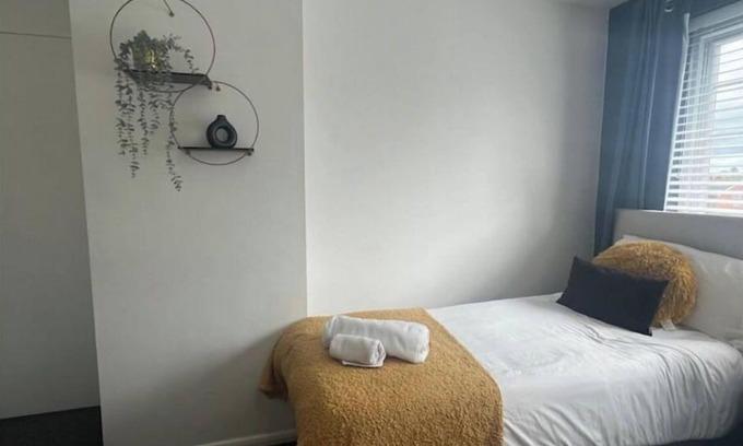 Loughborough Apartment | CAPRI 13 SA- 3 bedroom house close to Uni and M1/J23