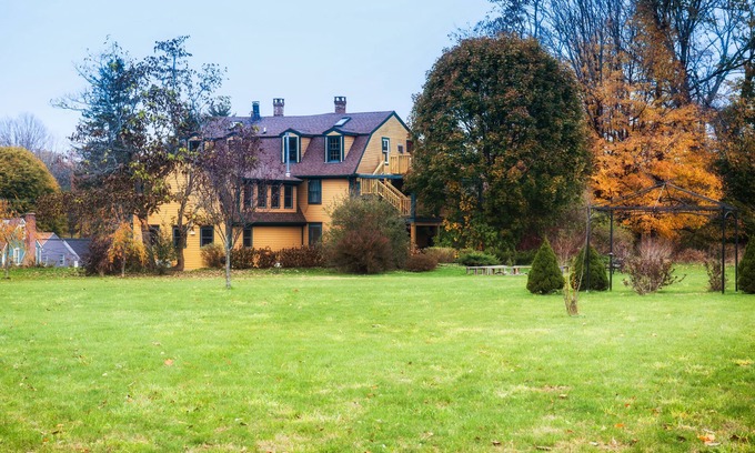 Poquetanuck Bed & Breakfast | Captain Grant's 1754