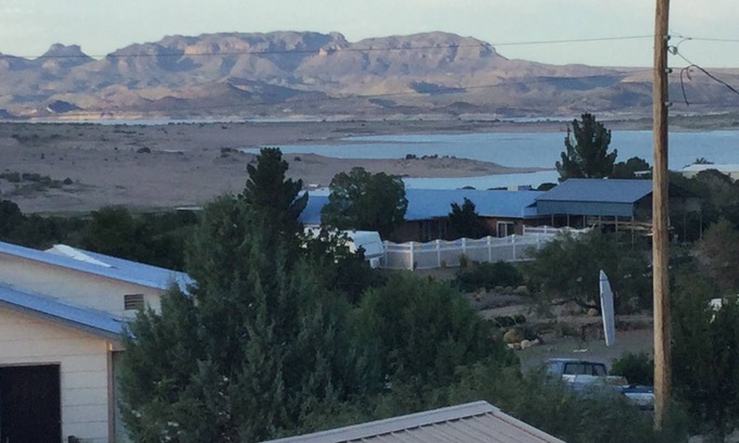 Elephant Butte House | Captain's Quarters: Home on 1/2 acre, pets okay, circle drive, new Trex deck.