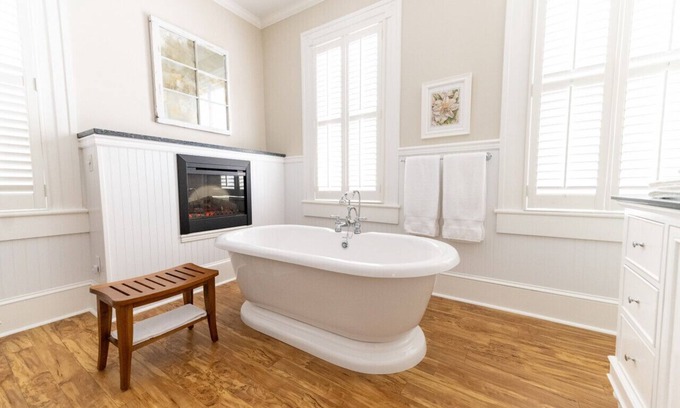 Edenton Apartment | Captain's Quarters Rm. 3