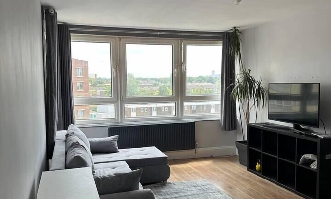 West Ham Apartment | Captivating 1-Bed Apartment in Stratford