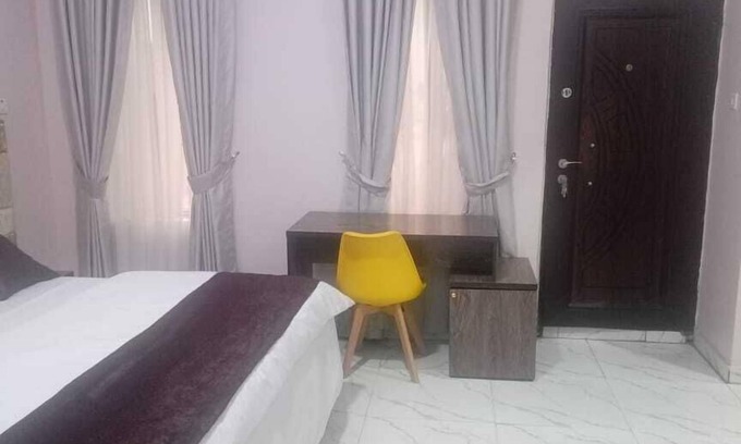 Sapele Apartment | Captivating 1-Bed Studio in Sapele