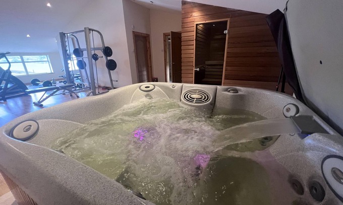 Motherwell Apartment | Captivating 2 Bed Apartment in Newhouse