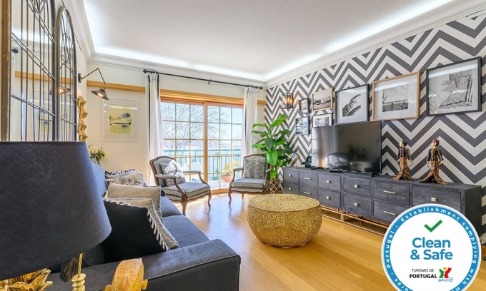 Carcavelos Apartment | CARCAVELOS BEACH. A wonderful 2 bedroom apartment
