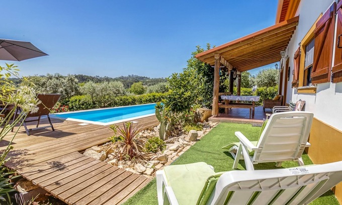Camparca House | Carcavelos Villa with Pool