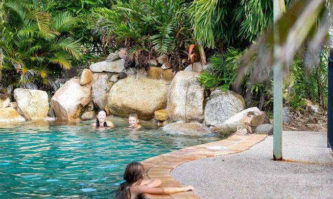 Cardwell Hotel | Cardwell Beachcomber Motel and Tourist Park