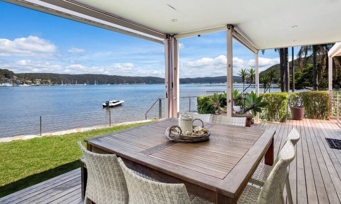 Sydney House | Careel Bay Beachfront