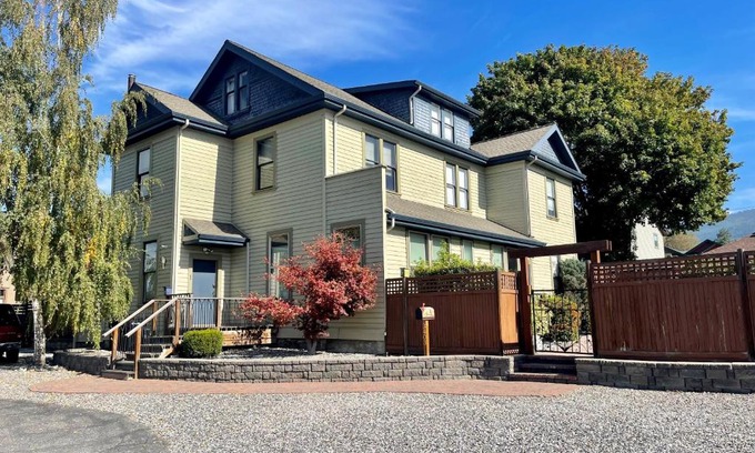 Vernon Apartment | Carew House