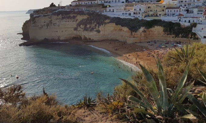 Carvoeiro House | Caribbean feeling on picturesque rocky Algarve, maid service, heated pool, roof terrace