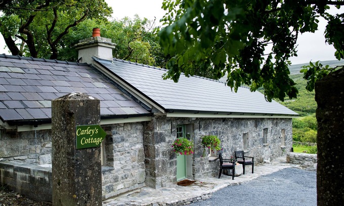 Murroogh Cottage | Carley's Cottage- traditional Irish Cottage