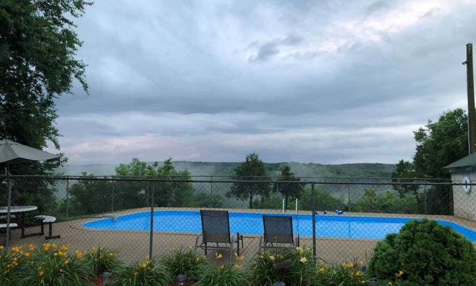 Yellville Hotel | Carlton Marion Inn