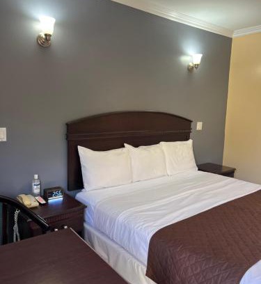 Studio City Hotel | Carlton Motor Lodge