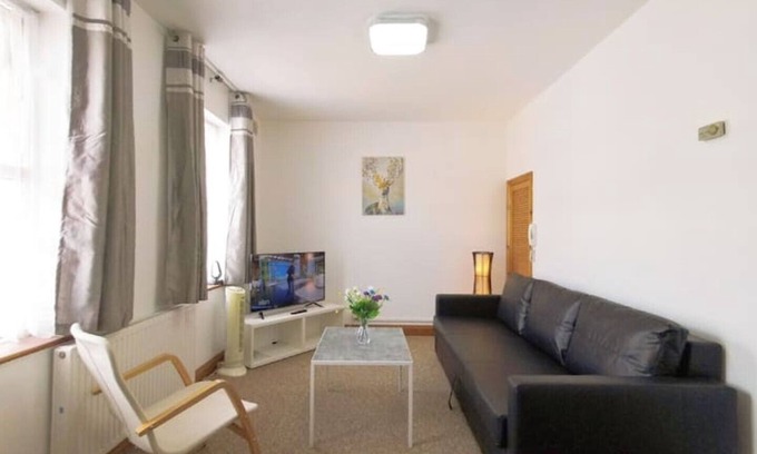 Wembley Central Apartment | Carnation flat A