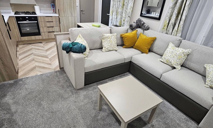 Capernwray Cabin | Carnforth - Caravan - sleeps 6 - Dog Friendly
