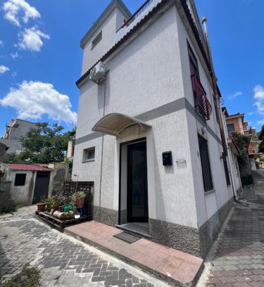 Roccalumera House | Carol Home
