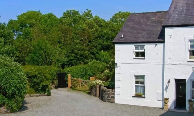 Bodorgan Cottage | CARREG RHYS, pet friendly, with hot tub in Malltraeth
