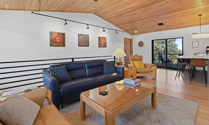 Overgaard Apartment | Carriage House