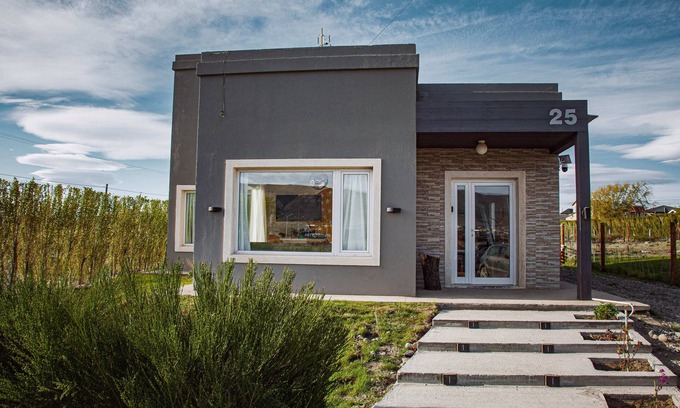 Macrozona Meseta Cerro Calafate House | Casa Abruzzo: Cozy Retreat with Stunning Andes Mountains and Lake Views