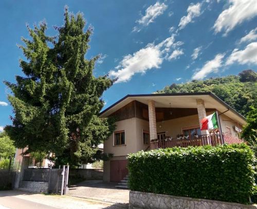 San Giovanni Ilarione Ski Chalet | Casa al Pino