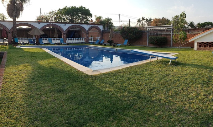 Jojutla House | Casa amplia con jardín y alberca, a solo 5 minutos del lago de Tequesquitengo