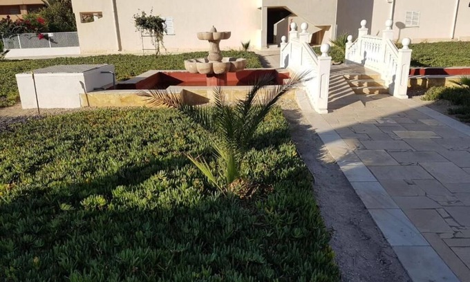 Las Herrerias House | Casa Baja Naturista con Patio en Primera Línea!