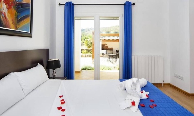 Lliber Villa | Casa Blanca - Monty´s-Villa-Ensuite