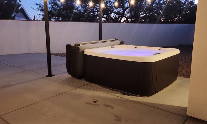 Rio Rico House | Casa Blanca, Newer 3-bedroom house in amazing Rio Rico with WiFi, AC, spa, patio