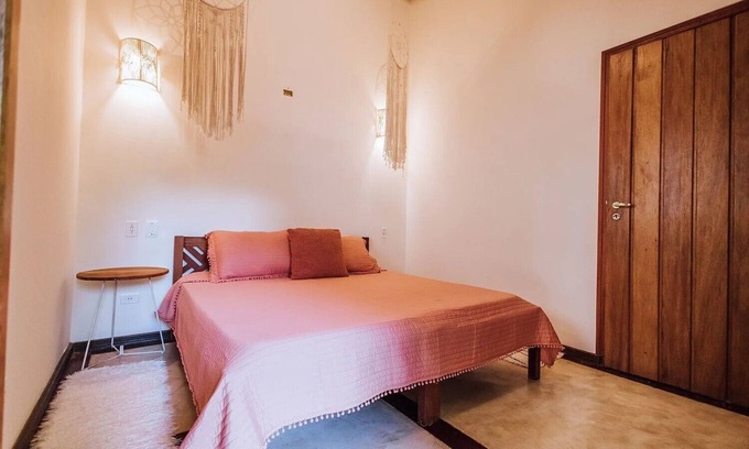 Saco da Capela House | Casa em Ilhabela, Ótima Localização, Integrada à Natureza