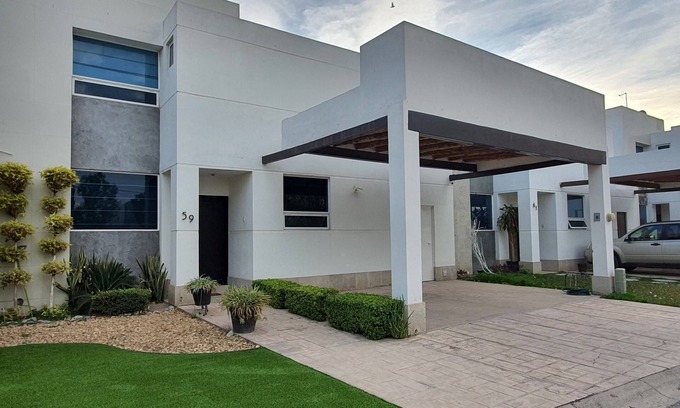 Torreon House | Casa Brendas 59: 3 BR house, best location in Torreon, completely furnished