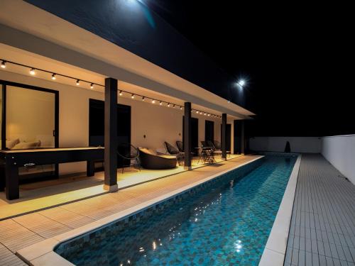Paranapanema House | Casa com piscina aquecida e acesso ao clube em Riviera