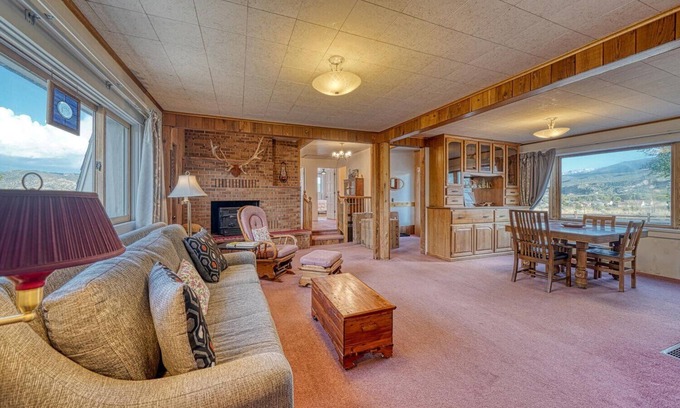 Salida House | Casa Commodore ~ Paddles, Pups & Proximity!