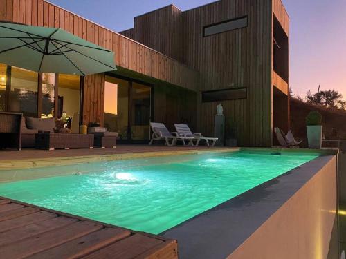 Casablanca House | Casa con Piscina y terrazas