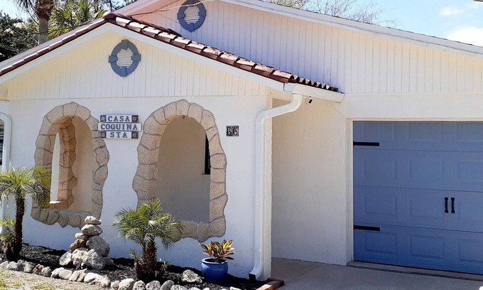 St. Augustine House | Casa Coquina ~ Walk to Downtown ~ CLEAN, QUIET, SPACIOUS, HUGE PRIVATE YARD