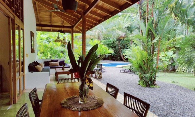 Chiguata House | Casa Xcanan: Spacious Private Home Surrounded by Lush Gardens with Private Pool