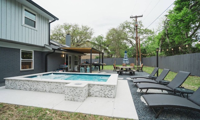 College Station House | Casa da Vida | Poolside Fun & Comfort 4BR/2.5BA