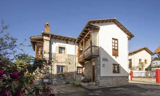 Parres Municipality House | Casa de Aldea Güela