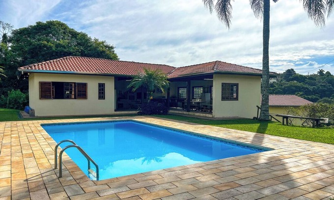 Mairinque Ski Chalet | Casa de campo c piscina e natureza em Mairinque/SP