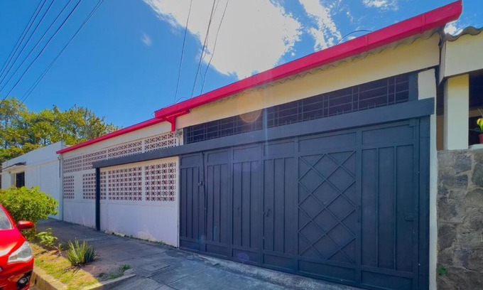 Antiguo Cuscatlan House | Casa de Helen