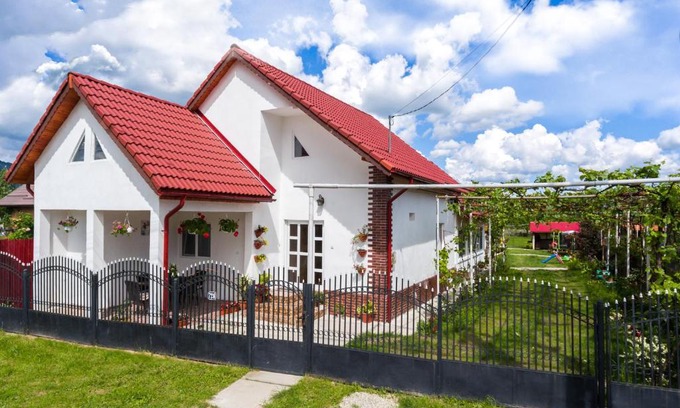 Baia de Fier House | Casa de vacanta Marya