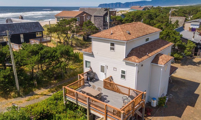 Tierra Del Mar House | Casa Del Mar #171 Steps to beach, spacious, big decks family home.