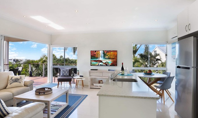 Sunrise Beach House | Casa del Sol - Walk to Beach and Local Cafe