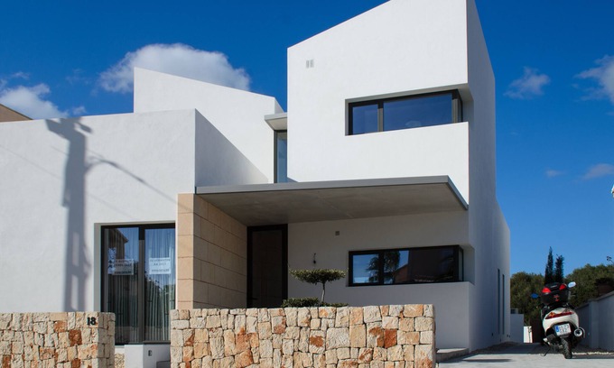 Cala Llombards House | Casa dia y noche, newly built (2016) villa, designed by the architect Ramón Juan Más