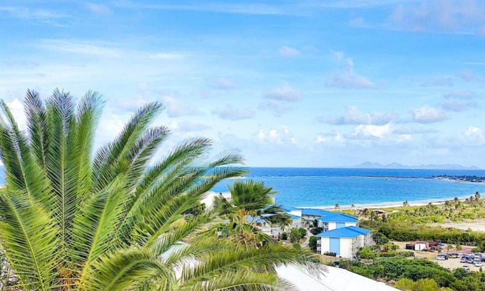 Orient Bay House | Casa Dina, beautiful sea view 10 min walk from the beach