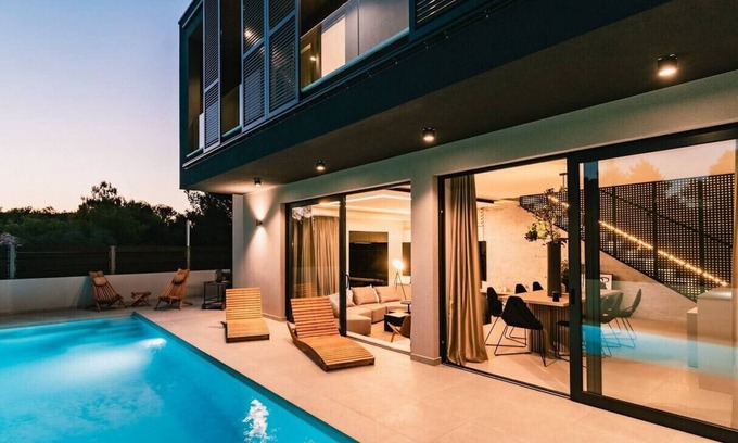Srima Villa | Casa Domina with sauna and whirlpool only 200 meters from the beach