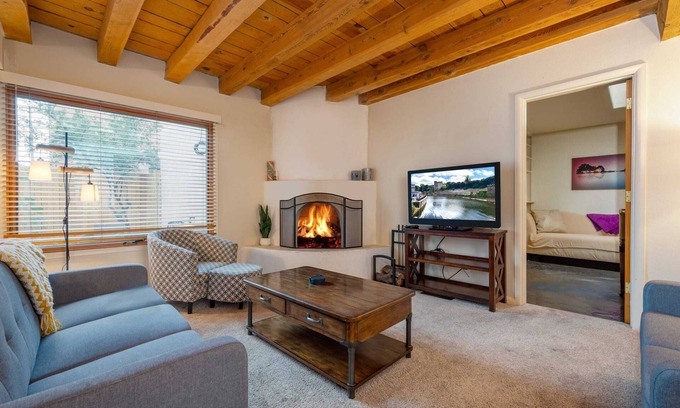 South Capitol House | Casa Don Diego- King Bed| Courtyard| Office| 3BR