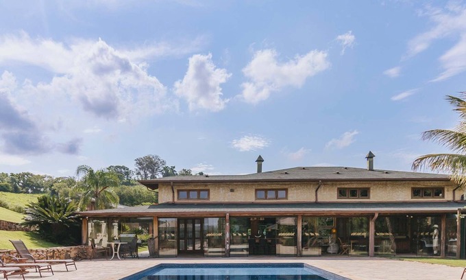 Amparo House | Casa em Amparo com Piscina e Conforto