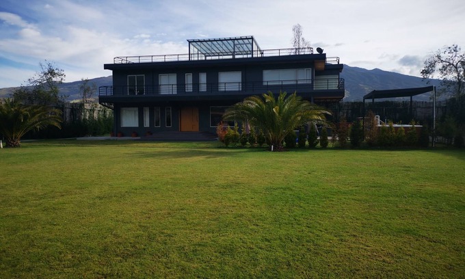 San Pablo del Lago House | Casa en el Lago San Pablo