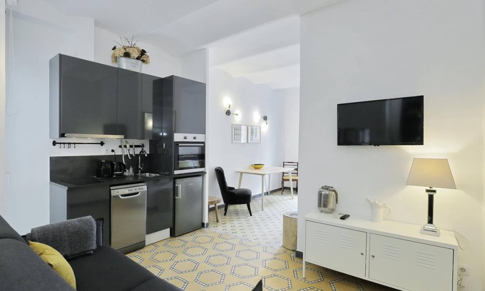 Collblanc y La Torrassa Apartment | Casa Nanit Apt B near Camp Nou